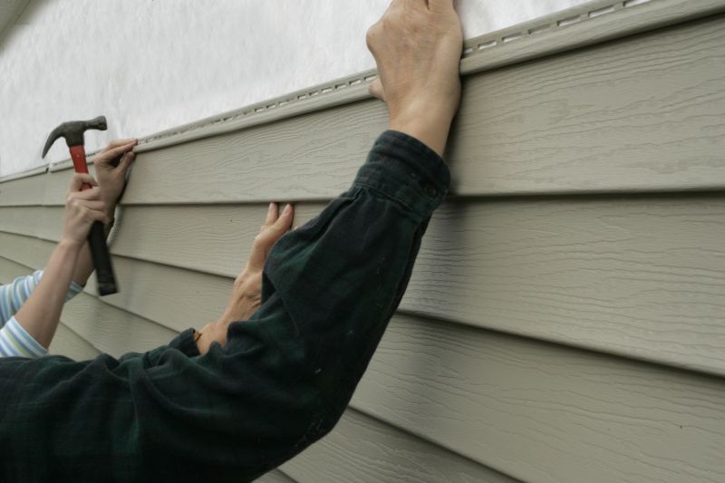 Attaching Vinyl Siding to Corners